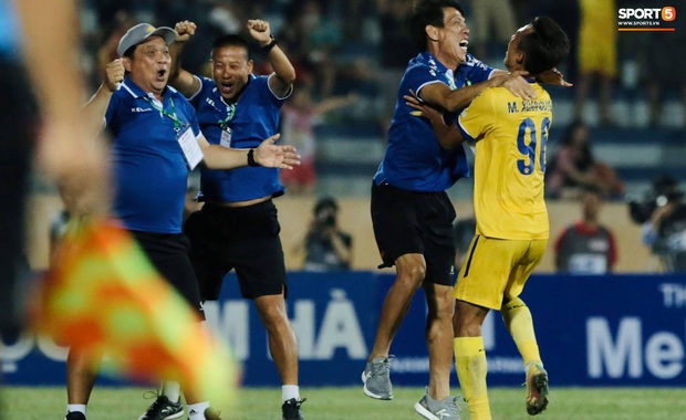 CLB Nam Định hạ thuyết phục HAGL 2-0 trong ngày bóng đá Việt Nam chính thức trở lại - Ảnh 3.