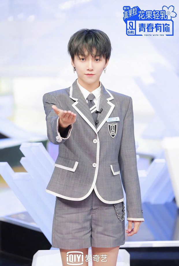 Tomboy hot nhất Thanh Xuân Có Bạn bùng nổ Weibo vì để tóc dài nhưng bị netizen tới tấp chê không hợp - Ảnh 5. Tomboy hot nhất Thanh Xuân Có Bạn bùng nổ Weibo vì để tóc dài nhưng bị netizen tới tấp chê không hợp - Ảnh 5.