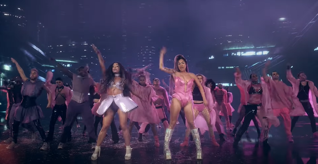 Sửng sốt khi BLACKPINK bất ngờ xuất hiện trong MV Rain On Me với vai trò... vũ công phụ hoạ cho Lady Gaga và Ariana Grande? - Ảnh 8.
