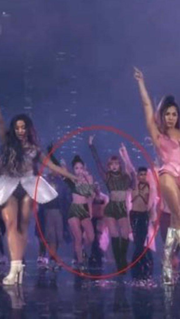 Sửng sốt khi BLACKPINK bất ngờ xuất hiện trong MV Rain On Me với vai trò... vũ công phụ hoạ cho Lady Gaga và Ariana Grande? - Ảnh 4.