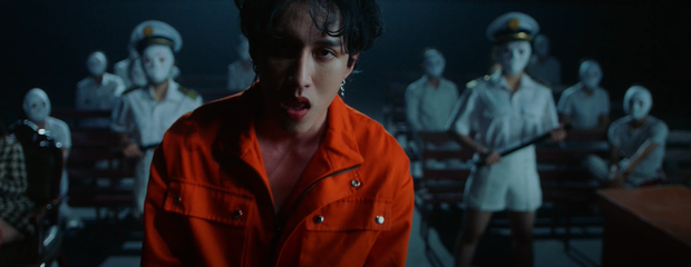 Sau 2 năm ở ẩn, học trò của Hoàng Thuỳ Linh chính thức debut với MV đào mỏ tình yêu đậm cá tính nhưng có quá mạo hiểm? - Ảnh 6.