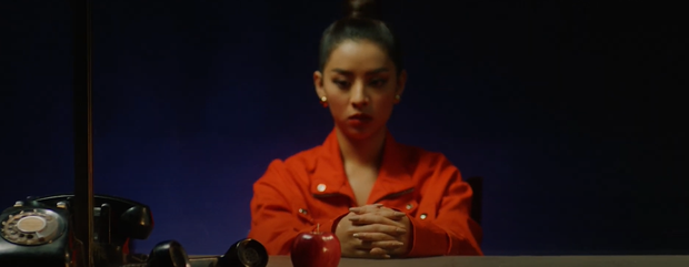 Sau 2 năm ở ẩn, học trò của Hoàng Thuỳ Linh chính thức debut với MV đào mỏ tình yêu đậm cá tính nhưng có quá mạo hiểm? - Ảnh 10.