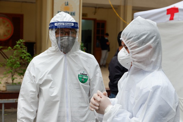 Tròn 40 ngày Việt Nam không có thêm ca mắc COVID-19 ở cộng đồng, phi công người Anh vẫn phụ thuộc hoàn toàn vào ECMO - Ảnh 1.