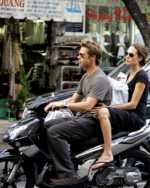 Netizen xôn xao vì ảnh Angelina Jolie - Brad Pitt vi vu ở TP.HCM 14 năm trước, choáng trước nhan sắc cặp đôi ngoài đời - Ảnh 2.
