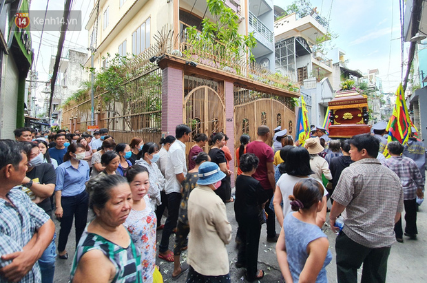 Trời lất phất mưa trong buổi đến trường cuối cùng của cậu học sinh lớp 6, hàng trăm người xót xa tiễn em về cõi vĩnh hằng - Ảnh 3. Trời lất phất mưa trong buổi đến trường cuối cùng của cậu học sinh lớp 6, hàng trăm người xót xa tiễn em về cõi vĩnh hằng - Ảnh 3.