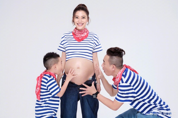 Á hậu Hong Kong hạ sinh quý tử thứ 2 cho Vi Tiểu Bảo khổ nhất Cbiz, netizen xuýt xoa ngưỡng mộ gia đình kiểu mẫu - Ảnh 2.