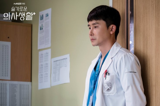 6 câu hỏi chưa có lời giải ở Hospital Playlist: Vì sao chiếc nhẫn bị trả lại, Jo Jung Suk có tỏ tình thành công? - Ảnh 6.