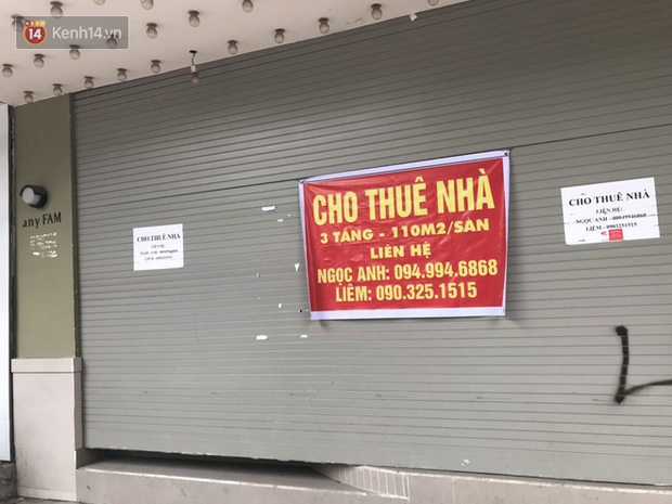 Phố kinh doanh sầm uất tại Hà Nội đồng loạt đóng cửa treo biển sang nhượng, cho thuê cửa hàng do ảnh hưởng bởi dịch COVID-19 - Ảnh 1.