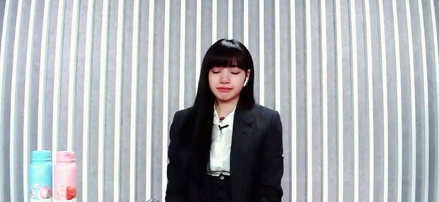 Lisa ôm đầu bật khóc vì xúc động khi top 9 Thanh xuân có bạn chính thức lộ diện - Ảnh 3. Lisa ôm đầu bật khóc vì xúc động khi top 9 Thanh xuân có bạn chính thức lộ diện - Ảnh 3.