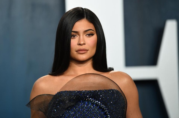 Biến căng: Forbes tuyên bố Kylie Jenner không còn là tỷ phú đô la, cáo buộc chiêu trò, giả mạo giấy tờ với tài sản thực gây sốc - Ảnh 3.