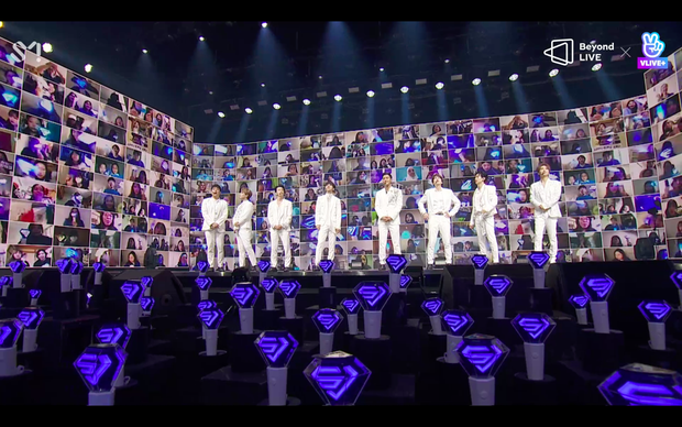 Super Junior quậy hết cỡ trong concert online với loạt sân khấu sôi động, ELF bí mật làm project cực ý nghĩa nhưng idol cũng không chịu thua fan! - Ảnh 37.