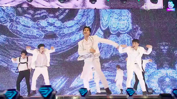 Super Junior quậy hết cỡ trong concert online với loạt sân khấu sôi động, ELF bí mật làm project cực ý nghĩa nhưng idol cũng không chịu thua fan! - Ảnh 44.