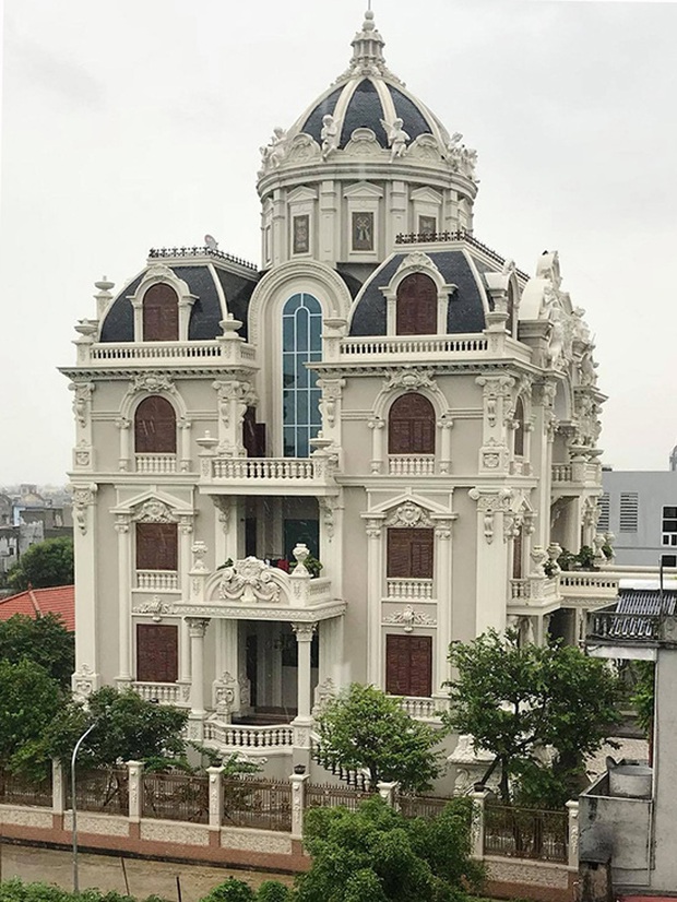 Choáng váng trước tòa lâu đài xây gần 10 năm của triệu phú Nam Định, ngày cưới cô dâu nhận vương miện 100 cây vàng - Ảnh 1. Choáng váng trước tòa lâu đài xây gần 10 năm của triệu phú Nam Định, ngày cưới cô dâu nhận vương miện 100 cây vàng - Ảnh 1.