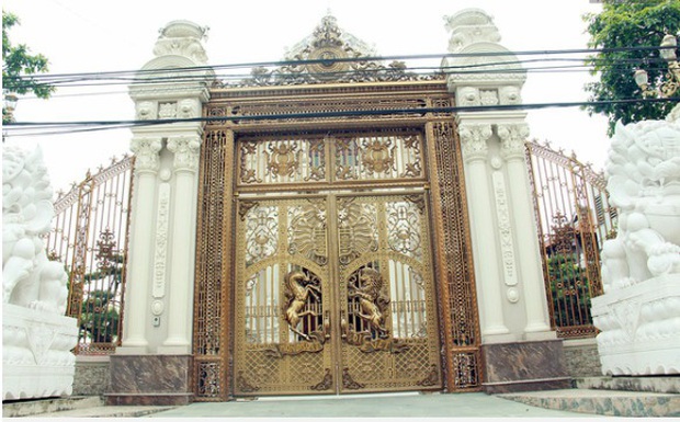 Choáng váng trước tòa lâu đài xây gần 10 năm của triệu phú Nam Định, ngày cưới cô dâu nhận vương miện 100 cây vàng - Ảnh 8. Choáng váng trước tòa lâu đài xây gần 10 năm của triệu phú Nam Định, ngày cưới cô dâu nhận vương miện 100 cây vàng - Ảnh 8.