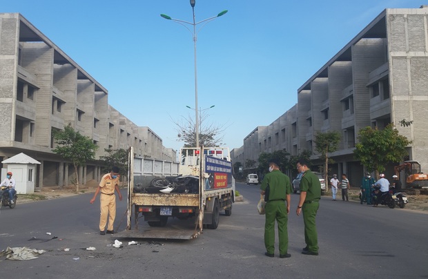 A 70-year-old American tourist was hit by a deadly truck on the streets of Da Nang on a motorcycle - Photo 4.