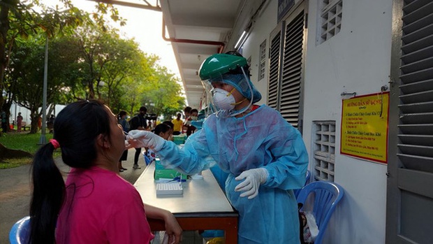 Chuyên gia chỉ ra những nguyên nhân các ca nhiễm Covid-19 ở Việt Nam dương tính trở lại - Ảnh 1.