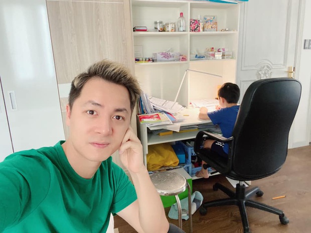 Đăng Khôi đích thị là ông chồng của năm: Vợ cách ly, 1 tay chăm 2 con, đặc biệt có 1 chuyện cực nhọc này cũng cân tất! - Ảnh 2. Đăng Khôi đích thị là ông chồng của năm: Vợ cách ly, 1 tay chăm 2 con, đặc biệt có 1 chuyện cực nhọc này cũng cân tất! - Ảnh 2.