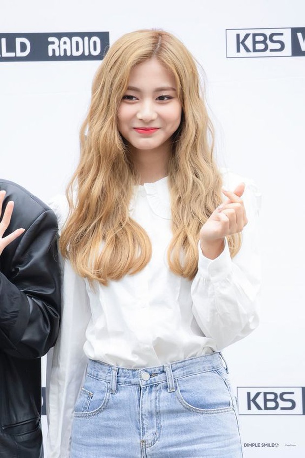 Hóa đây là phép hô biến idol nữ thành công chúa: Visual lên level, giữa dàn bánh bèo là Lisa (BLACKPINK) ngầu đến lạ - Ảnh 6.