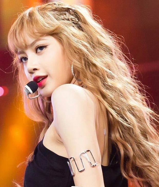 Hóa đây là phép hô biến idol nữ thành công chúa: Visual lên level, giữa dàn bánh bèo là Lisa (BLACKPINK) ngầu đến lạ - Ảnh 8.