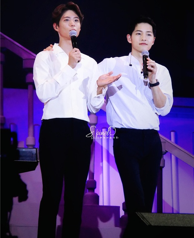 Quan hệ kỳ lạ của Song Joong Ki - Park Bo Gum: Như anh em ruột khóc vì nhau, dự cả đám cưới nhưng khác hẳn sau vụ ly dị? - Ảnh 9.