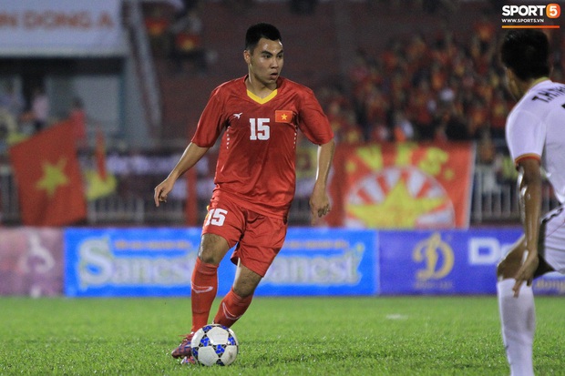 Top 5 tuyển thủ Việt Nam lên hương sau khi đổi vị trí - Ảnh 11.