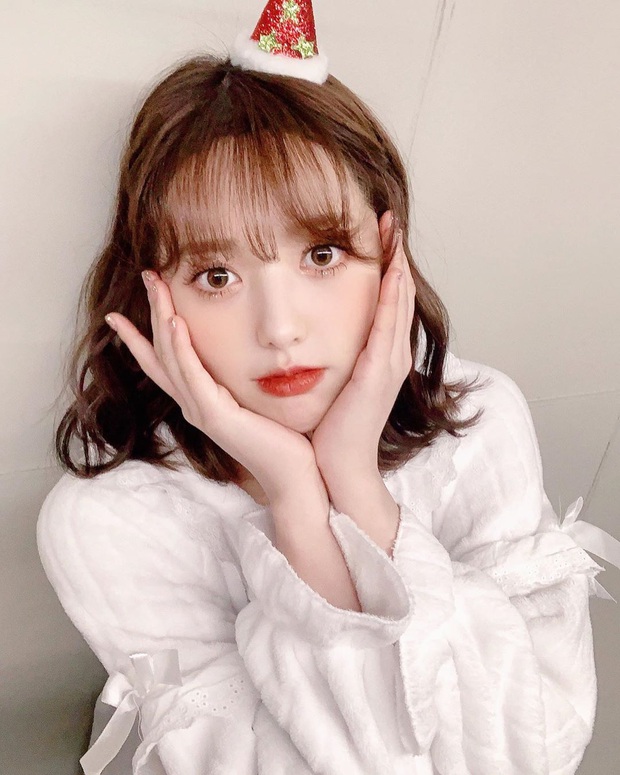 Nữ idol vô danh 2 lần debut nhưng vẫn thất bại, ai dè nổi sau 1 đêm chỉ nhờ màn thoát xác từ cute sang bốc lửa - Ảnh 8.