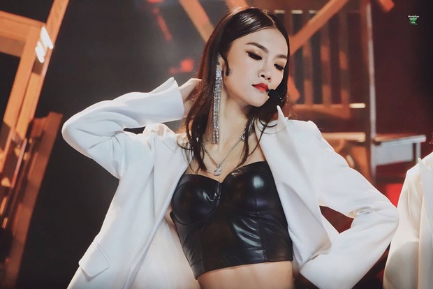 Dàn học trò ít nổi bật của Lisa bất ngờ bùng nổ nhan sắc: Sexy nghẹt thở, tomboy khiến chị em xịt máu mũi - Ảnh 5. Dàn học trò ít nổi bật của Lisa bất ngờ bùng nổ nhan sắc: Sexy nghẹt thở, tomboy khiến chị em xịt máu mũi - Ảnh 5.