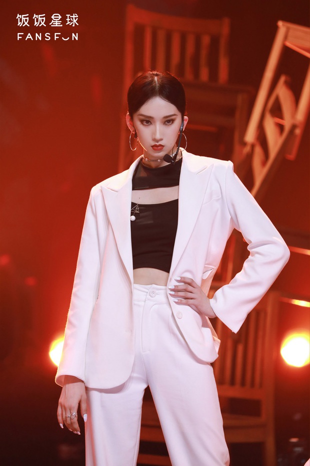Dàn học trò ít nổi bật của Lisa bất ngờ bùng nổ nhan sắc: Sexy nghẹt thở, tomboy khiến chị em xịt máu mũi - Ảnh 12. Dàn học trò ít nổi bật của Lisa bất ngờ bùng nổ nhan sắc: Sexy nghẹt thở, tomboy khiến chị em xịt máu mũi - Ảnh 12.