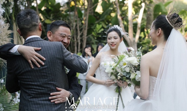 Đám cưới hot nhất Cbiz: Học trò Mai Siêu Phong kết hôn với bạn gái đồng tính, ảnh cuối khiến ai cũng xúc động nhoà lệ - Ảnh 8.
