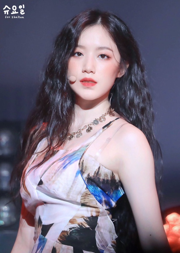 Suzy gặp đối thủ đáng gờm cho danh hiệu nữ hoàng mặt mộc Kpop, kéo đến ảnh siêu cận mà choáng - Ảnh 5.