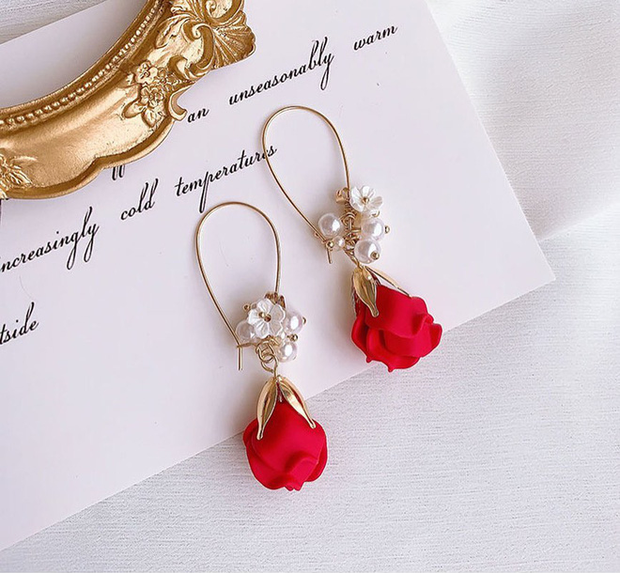 Đẳng cấp thánh tạo trend Dương Mịch: Diện khuyên tai quả đào nhí nhảnh cũng khiến dân tình săn ráo riết đến cháy hàng - Ảnh 9. Đẳng cấp thánh tạo trend Dương Mịch: Diện khuyên tai quả đào nhí nhảnh cũng khiến dân tình săn ráo riết đến cháy hàng - Ảnh 9.