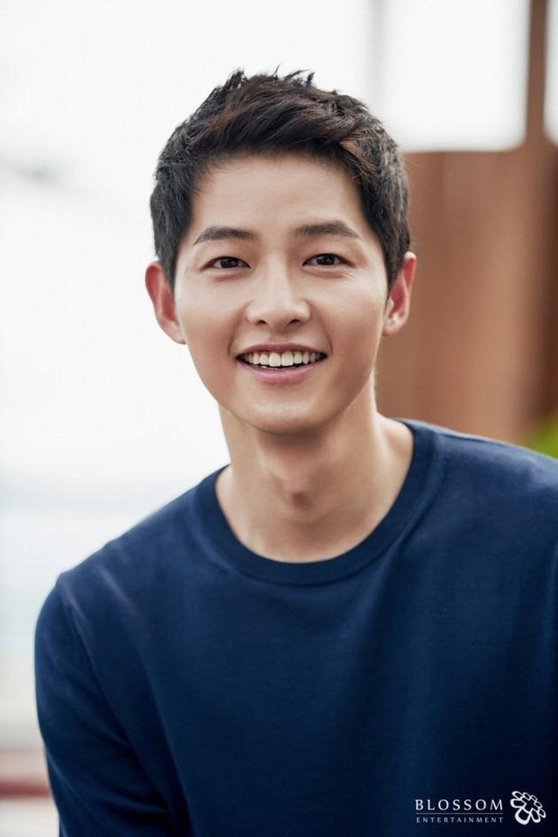 Tranh cãi thông tin hiếm về bạn gái tin đồn của Song Joong Ki: Mỹ nhân luật sư 1 đời chồng, bén duyên ở vụ ly dị Song Hye Kyo? - Ảnh 2.