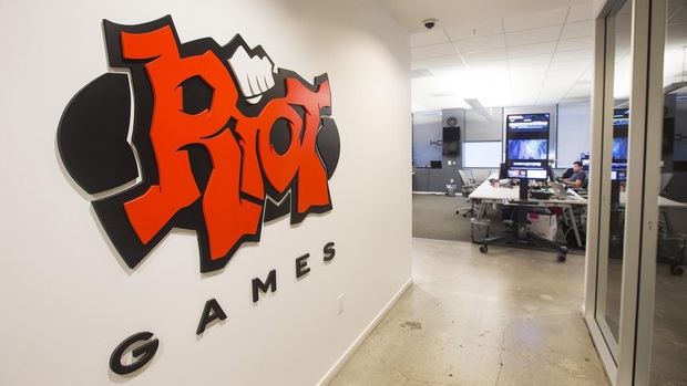 Giữa làn sóng phân biệt chủng tộc, giám đốc Riot Games lại phát biểu thiếu suy nghĩ, nhận cái kết không thể đắng hơn! - Ảnh 4.