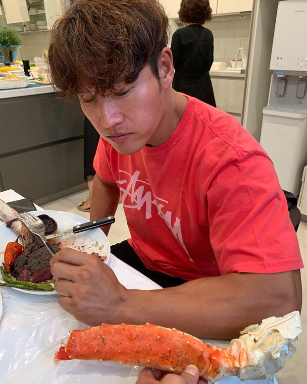 Người năng lực Kim Jong Kook gây choáng nặng với body cuồn cuộn múi ở tuổi 44, bí quyết nằm ở 3 thói quen này đây - Ảnh 11. Người năng lực Kim Jong Kook gây choáng nặng với body cuồn cuộn múi ở tuổi 44, bí quyết nằm ở 3 thói quen này đây - Ảnh 11.