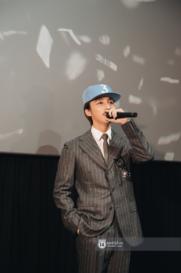 Sơn Tùng M-TP hát Em Của Ngày Hôm Qua tặng phúc lợi cho khán giả, tận hưởng món quà sinh nhật sớm tại buổi chiếu SKY TOUR MOVIE Hà Nội - Ảnh 2.