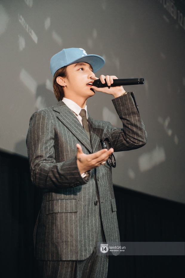 Sơn Tùng M-TP hát Em Của Ngày Hôm Qua tặng phúc lợi cho khán giả, tận hưởng món quà sinh nhật sớm tại buổi chiếu SKY TOUR MOVIE Hà Nội - Ảnh 6.