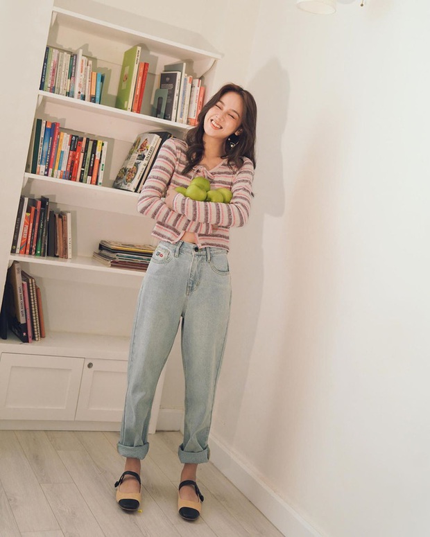 Các mỹ nhân 8x của Vbiz cực kết một mẫu quần jeans hack tuổi siêu phàm, ai diện lên cũng trẻ và ăn chơi hẳn - Ảnh 18. Các mỹ nhân 8x của Vbiz cực kết một mẫu quần jeans hack tuổi siêu phàm, ai diện lên cũng trẻ và ăn chơi hẳn - Ảnh 18.