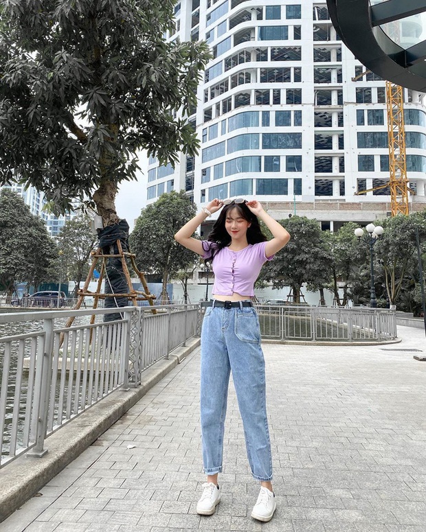 Các mỹ nhân 8x của Vbiz cực kết một mẫu quần jeans hack tuổi siêu phàm, ai diện lên cũng trẻ và ăn chơi hẳn - Ảnh 9. Các mỹ nhân 8x của Vbiz cực kết một mẫu quần jeans hack tuổi siêu phàm, ai diện lên cũng trẻ và ăn chơi hẳn - Ảnh 9.