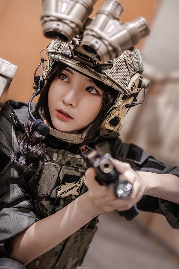 Hotgirl Nene hoá thân thành nữ chiến binh đậm chất Call of Duty, đã đẹp lại còn ngầu chẳng chê vào đâu được! - Ảnh 2.