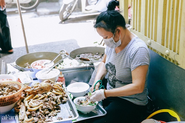 Bà chủ bún ngan Nhàn nức tiếng Hà Nội lần đầu thừa nhận rất hay chửi nhưng được hàng xóm minh oan, tự tin thịt hàng mình mà ai chê là người không biết ăn - Ảnh 8.