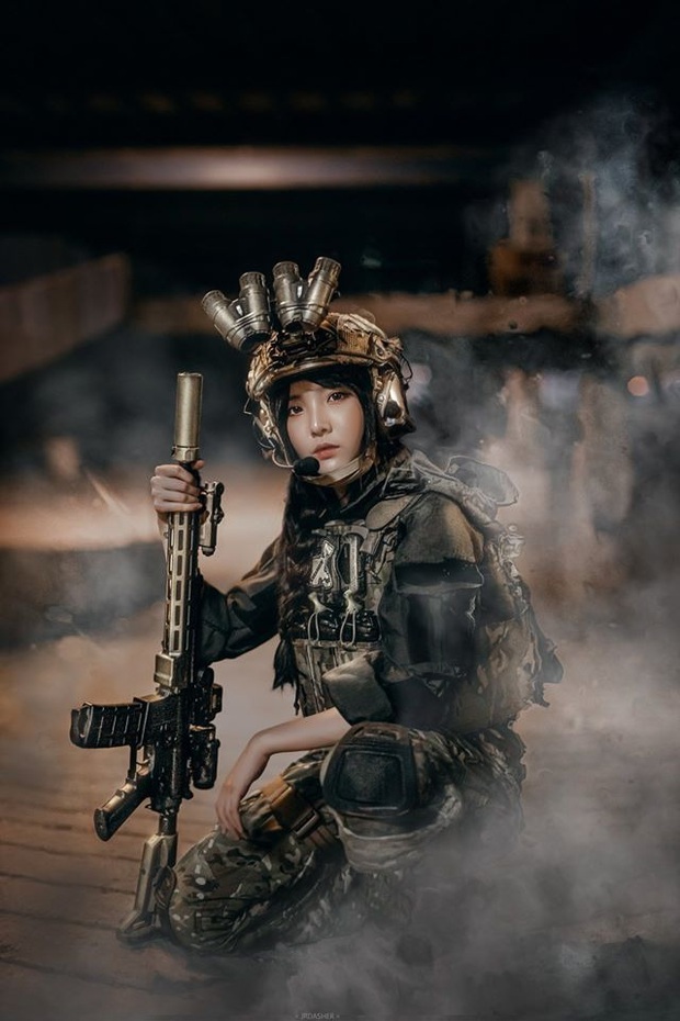 Hotgirl Nene hoá thân thành nữ chiến binh đậm chất Call of Duty, đã đẹp lại còn ngầu chẳng chê vào đâu được! - Ảnh 18.