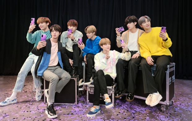 BTS sa vũng lầy y hệt nhiều sao nổi tiếng trước đây, tất cả bắt nguồn chỉ từ một chiếc iPhone ngớ ngẩn - Ảnh 1.