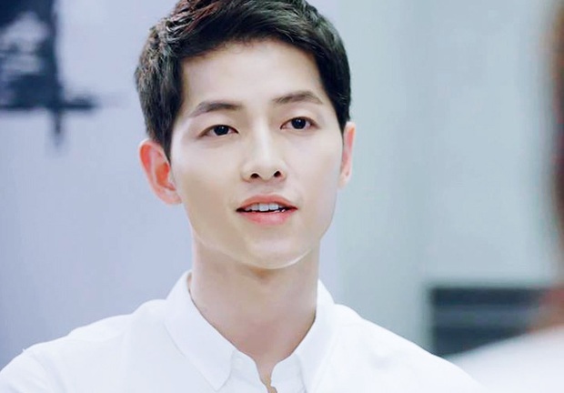 Song Joong Ki bị Knet khẩu nghiệp giữa ồn ào tình ái: Trông khác hẳn thời Hậu duệ mặt trời vì lạm dụng tiêm filler? - Ảnh 4.