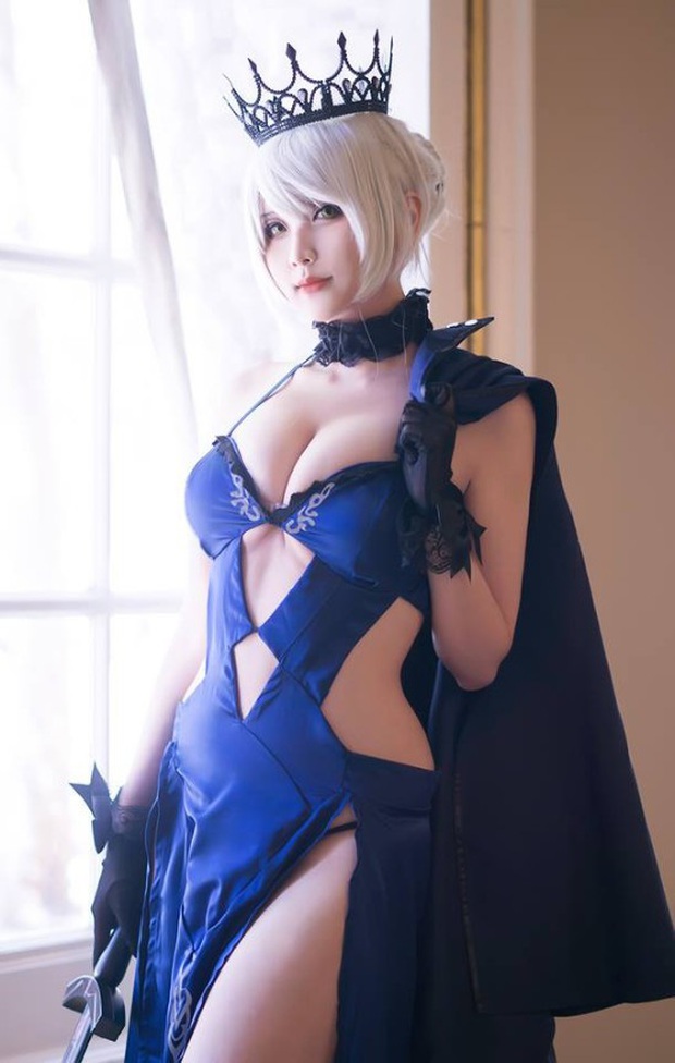 Khoe dáng chơi game gợi cảm cùng tượng Zed, nữ cosplayer gốc Việt khiến bao game thủ xin chết - Ảnh 13.