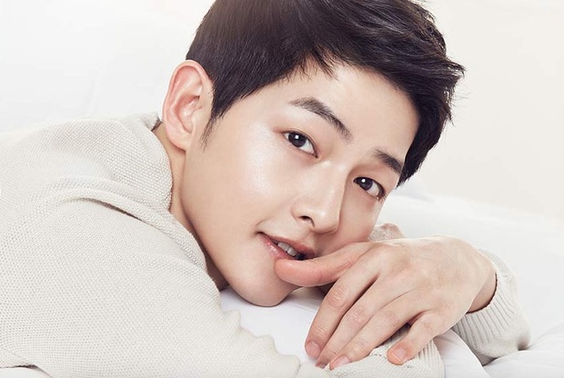 Song Joong Ki bị Knet khẩu nghiệp giữa ồn ào tình ái: Trông khác hẳn thời Hậu duệ mặt trời vì lạm dụng tiêm filler? - Ảnh 6.