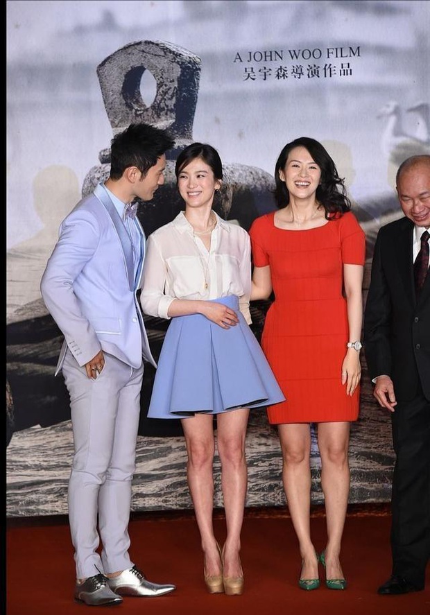 Ảnh cũ bất ngờ hot: Huỳnh Hiểu Minh mải mê trò chuyện với Song Hye Kyo, ngó lơ đàn chị Chương Tử Di - Ảnh 2.