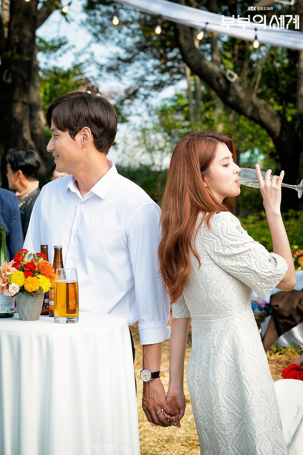 4 mẫu váy liền hot bền bỉ trong các drama Hàn, chị em sắm đủ thì muốn mặc xấu cũng khó - Ảnh 11. 4 mẫu váy liền hot bền bỉ trong các drama Hàn, chị em sắm đủ thì muốn mặc xấu cũng khó - Ảnh 11.