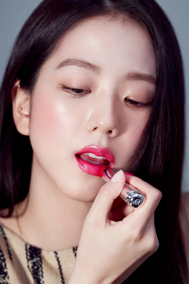 Black Pink thành con cưng của nhiều nhà mốt lừng danh nước Pháp: Danh hiệu đại sứ hay nàng thơ đều nằm gọn trong lòng bàn tay - Ảnh 15. Black Pink thành con cưng của nhiều nhà mốt lừng danh nước Pháp: Danh hiệu đại sứ hay nàng thơ đều nằm gọn trong lòng bàn tay - Ảnh 15.