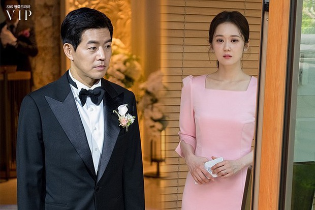 4 mẫu váy liền hot bền bỉ trong các drama Hàn, chị em sắm đủ thì muốn mặc xấu cũng khó - Ảnh 16. 4 mẫu váy liền hot bền bỉ trong các drama Hàn, chị em sắm đủ thì muốn mặc xấu cũng khó - Ảnh 16.