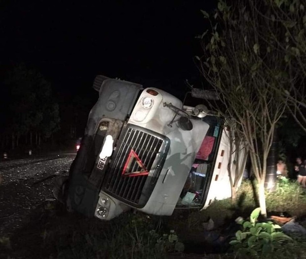 Hiện trường kinh hoàng vụ xe limousine bị container đè bẹp khiến giám đốc, kế toán và tài xế tử vong ở Quảng Ninh - Ảnh 6.